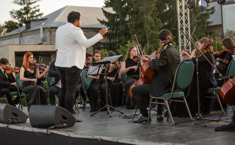 VinOPERA: the perfect evening outdoors with a blend of exceptional wines and quality music!
