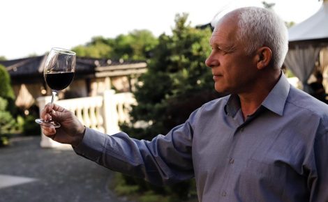 A Creator in the World of Wine and Experimentation