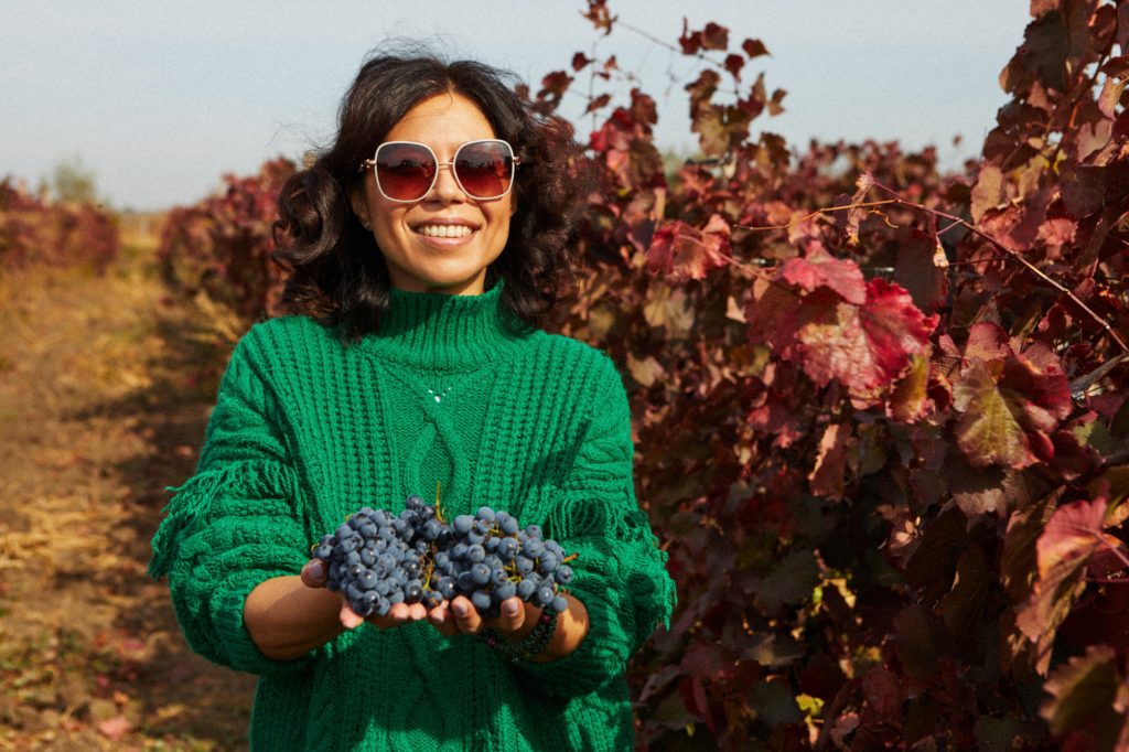 Tania Olevska with grapes