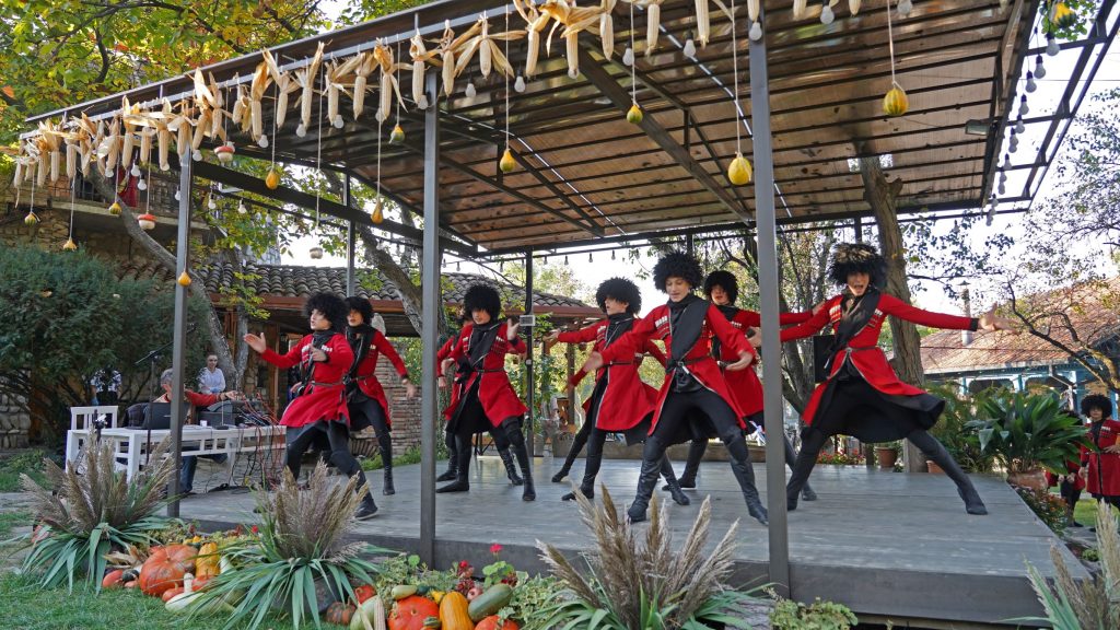 The cultural mission of Shumi dancers