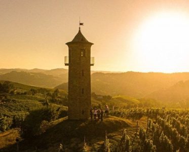 Contini Tower: Immersed among the Moscato Bianco vineyards